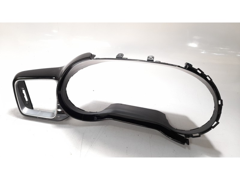 Recambio de moldura para kia ceed 1.0 tgdi cat referencia OEM IAM 84830J7000  