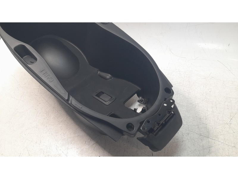 Recambio de baul bajo asiento para seat mo mo referencia OEM IAM BAUL  