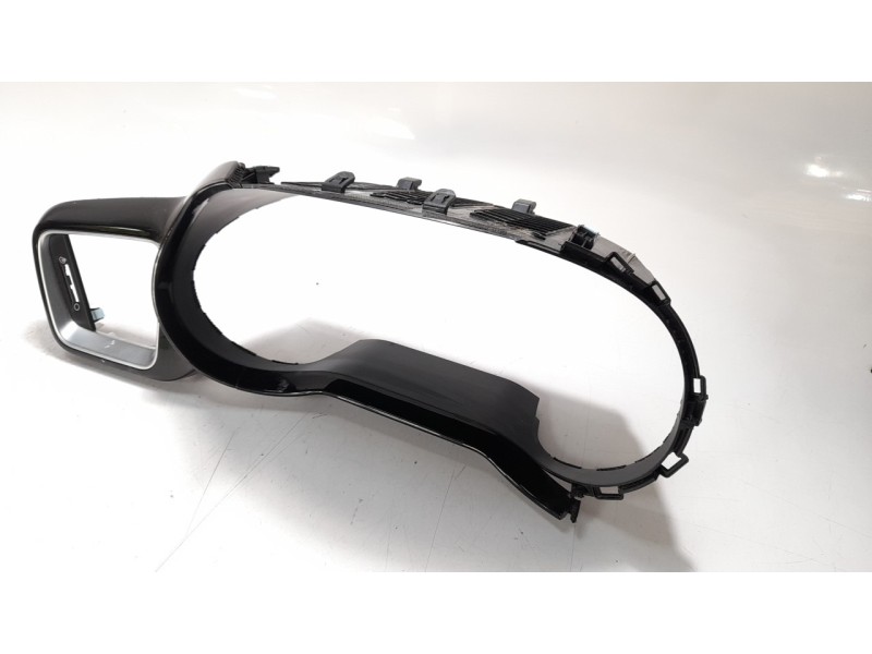 Recambio de moldura para kia ceed 1.0 tgdi cat referencia OEM IAM 84830J7000  