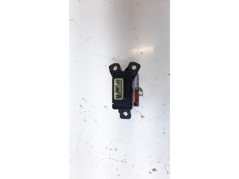Recambio de warning para hyundai i20 active 1.0 tgdi cat referencia OEM IAM 93790Q0000  
