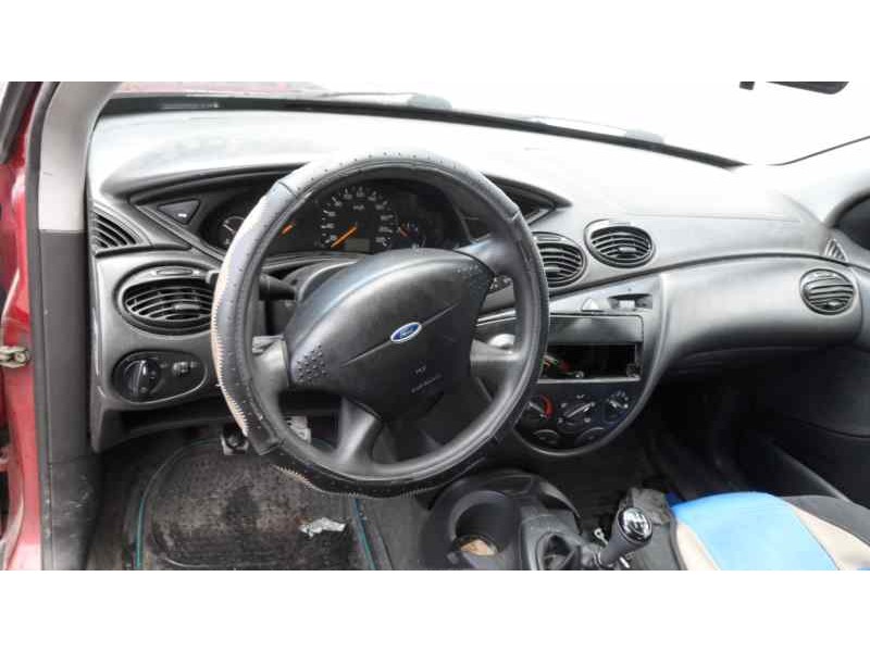 ford focus berlina (cak) del año 2000
