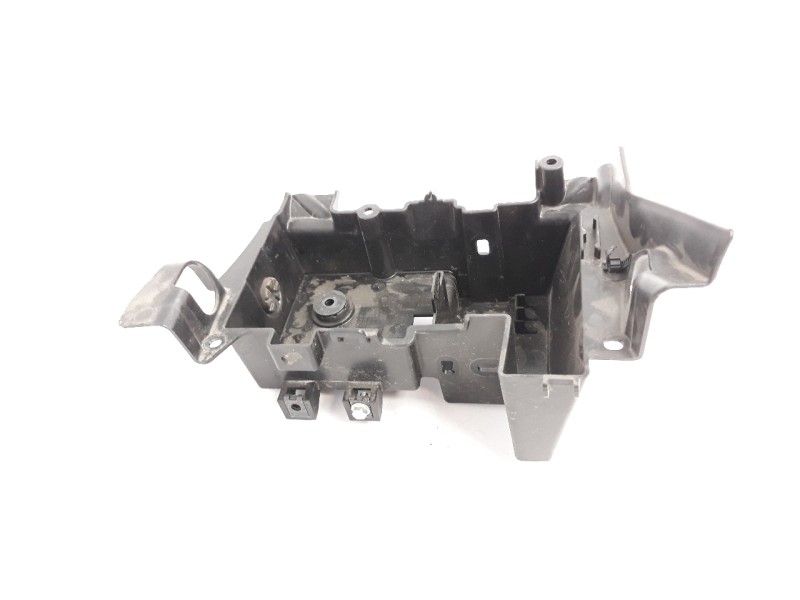 Recambio de moldura para honda cb 650r referencia OEM IAM 80111MKYD50  