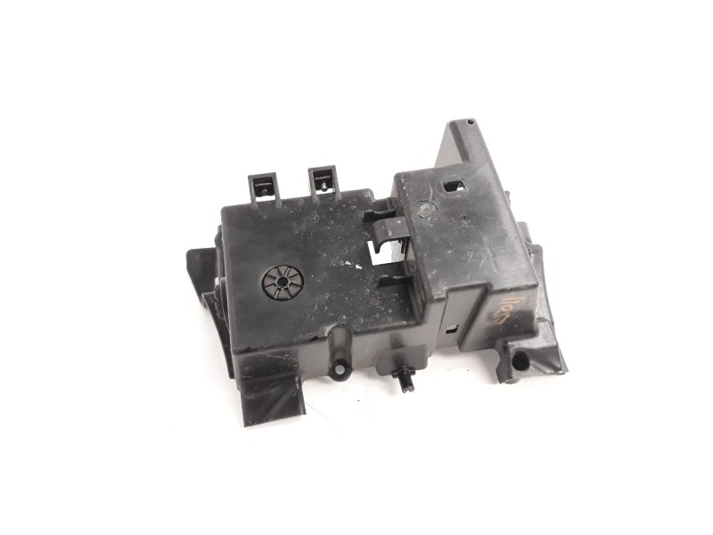Recambio de moldura para honda cb 650r referencia OEM IAM 80111MKYD50  
