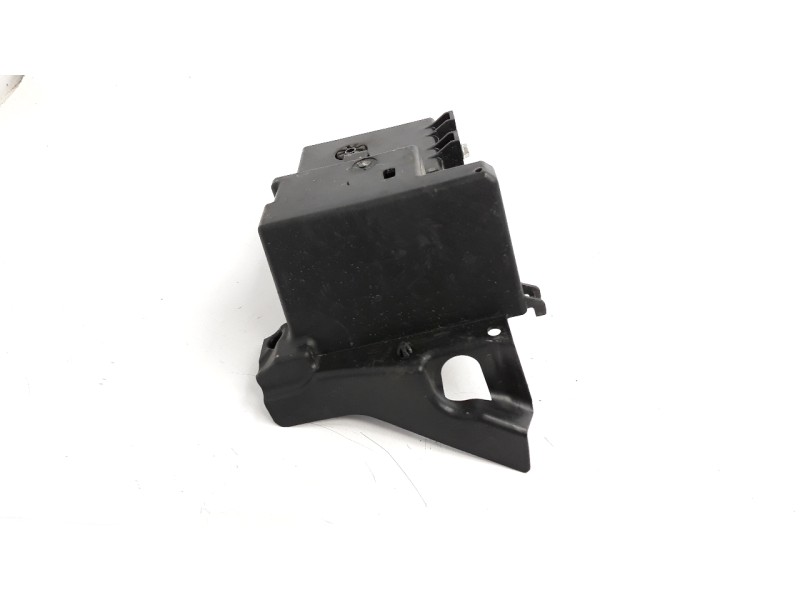 Recambio de moldura para honda cb 650r referencia OEM IAM 80111MKYD50  