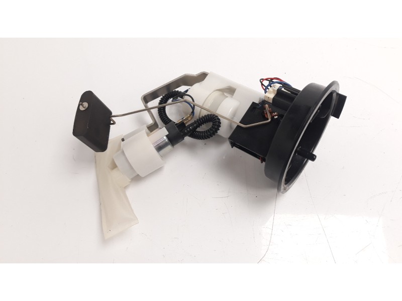 Recambio de bomba combustible para bmw c 400 gt referencia OEM IAM 8558155  