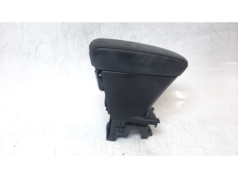 Recambio de apoyabrazos central para opel corsa f 1.2 referencia OEM IAM 9831976680  