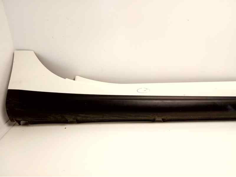 Recambio de estribos laterales para maserati ghibli diesel referencia OEM IAM 670010791  