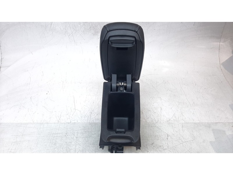 Recambio de apoyabrazos central para opel corsa f 1.2 referencia OEM IAM 9831976680  