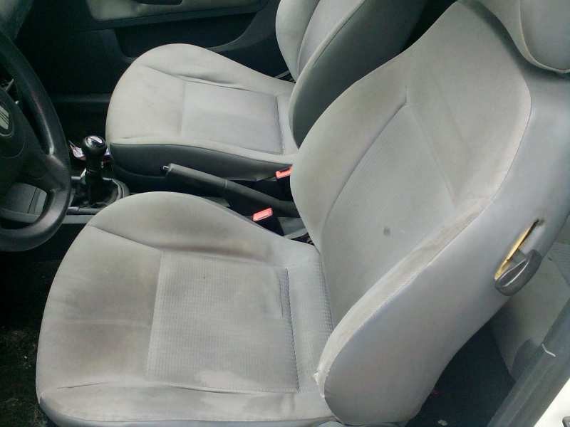 seat ibiza (6l1) del año 2003