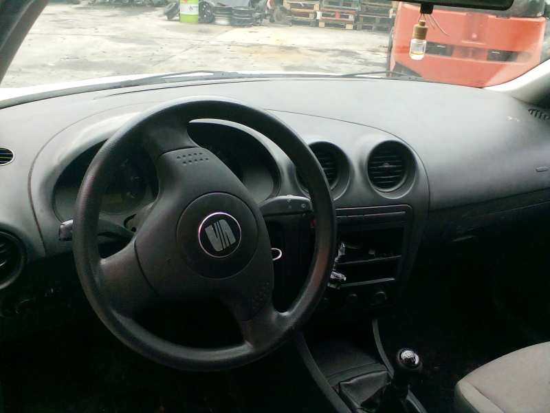 seat ibiza (6l1) del año 2003