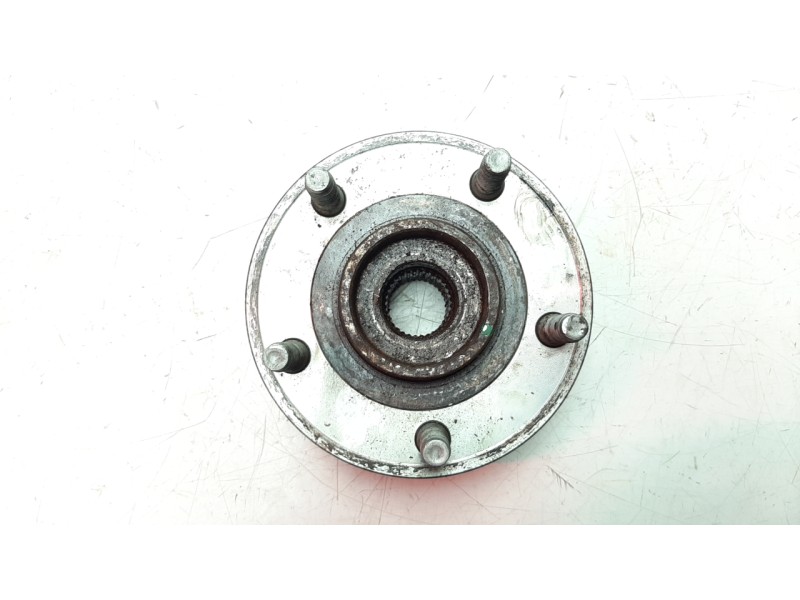 Recambio de buje para jeep cherokee 2.0 m-jet cat referencia OEM IAM 68141123AC  