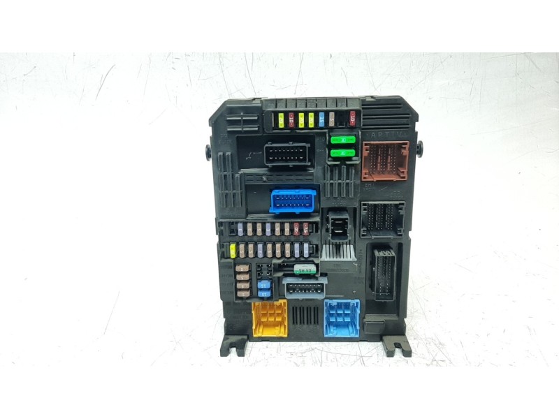 Recambio de caja reles / fusibles para opel corsa f 1.2 referencia OEM IAM 9832880280  