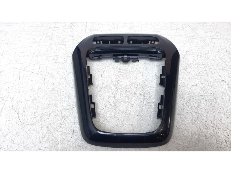 Recambio de embellecedor para opel corsa f 1.2 referencia OEM IAM 39198243  