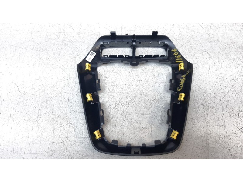 Recambio de embellecedor para opel corsa f 1.2 referencia OEM IAM 39198243  