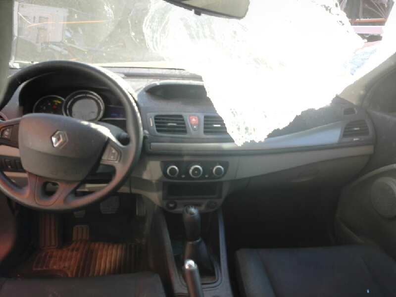 renault megane iii berlina 5 p del año 2010