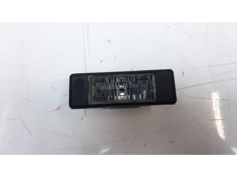 Recambio de piloto matricula para nissan qashqai (j11) 1.2 16v cat referencia OEM IAM 25300100  
