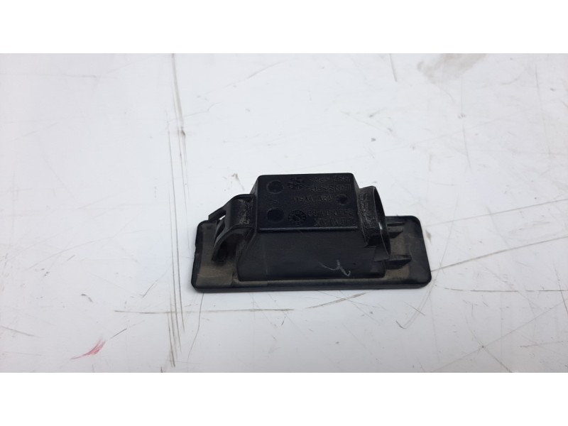 Recambio de piloto matricula para nissan qashqai (j11) 1.2 16v cat referencia OEM IAM 25300100  