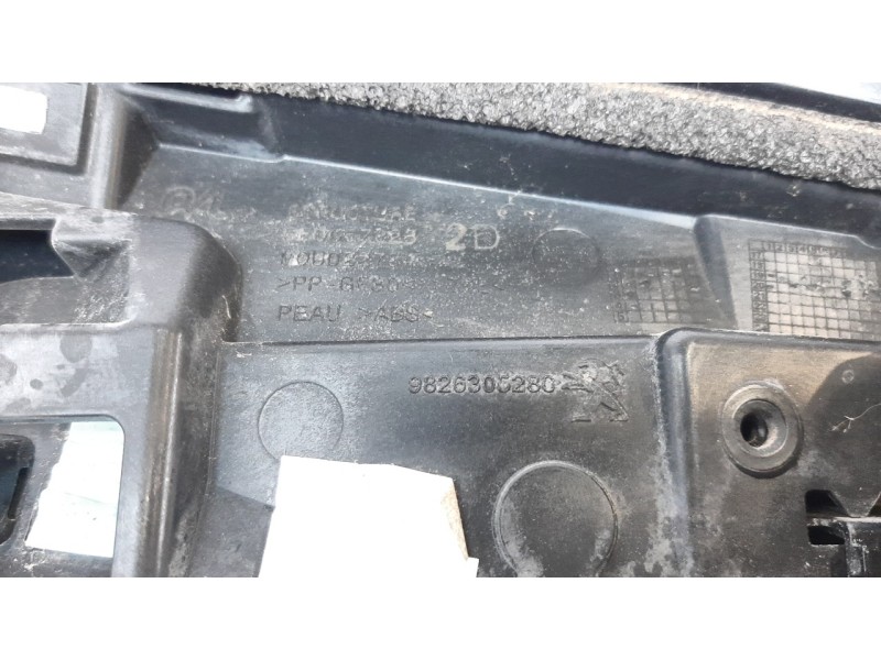 Recambio de moldura para peugeot 2008 (p1) active referencia OEM IAM 9826305280  