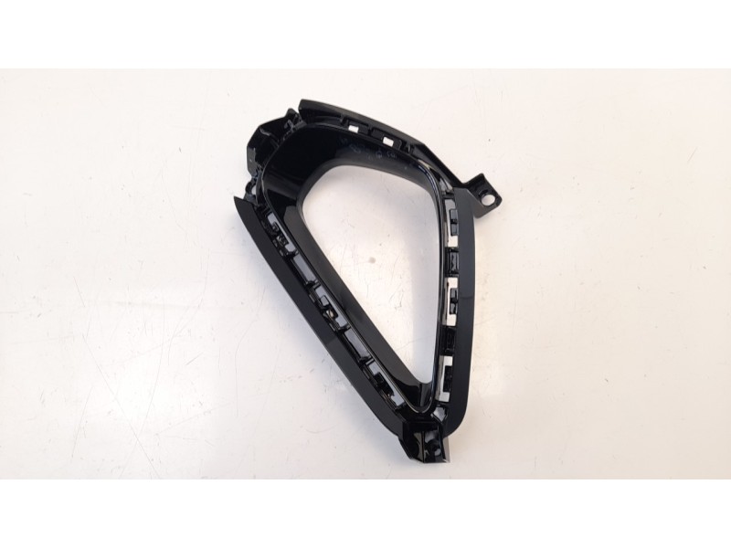 Recambio de moldura para kia xceed 1.0 tgdi cat referencia OEM IAM 86662J7CAO  