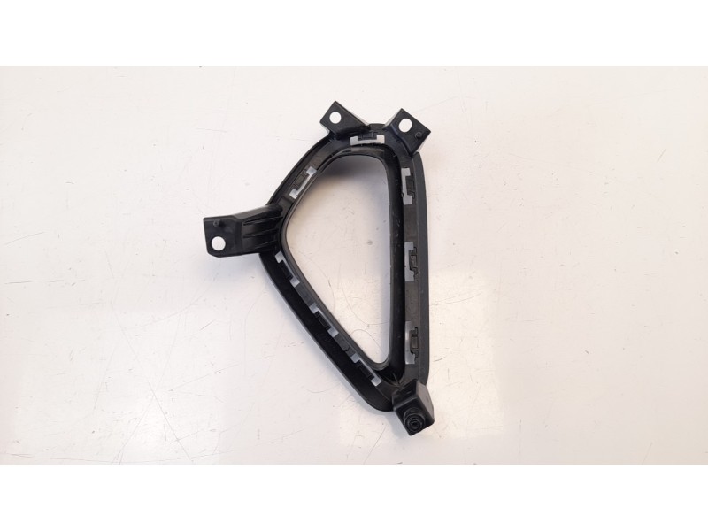 Recambio de moldura para kia xceed 1.0 tgdi cat referencia OEM IAM 86662J7CAO  