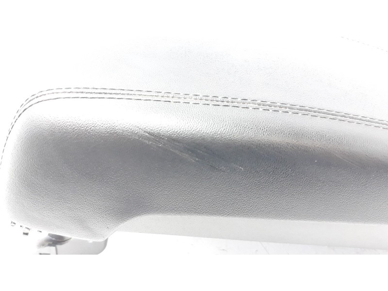 Recambio de apoyabrazos central para ssangyong tivoli 1.6 turbodiesel cat referencia OEM IAM 7792035000LBH  