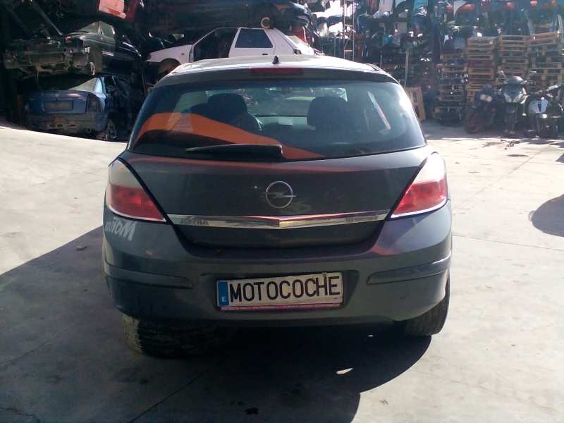 opel astra h berlina del año 2004