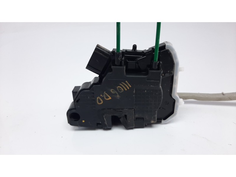 Recambio de cerradura puerta delantera derecha para ssangyong tivoli 1.6 turbodiesel cat referencia OEM IAM 7122035000  