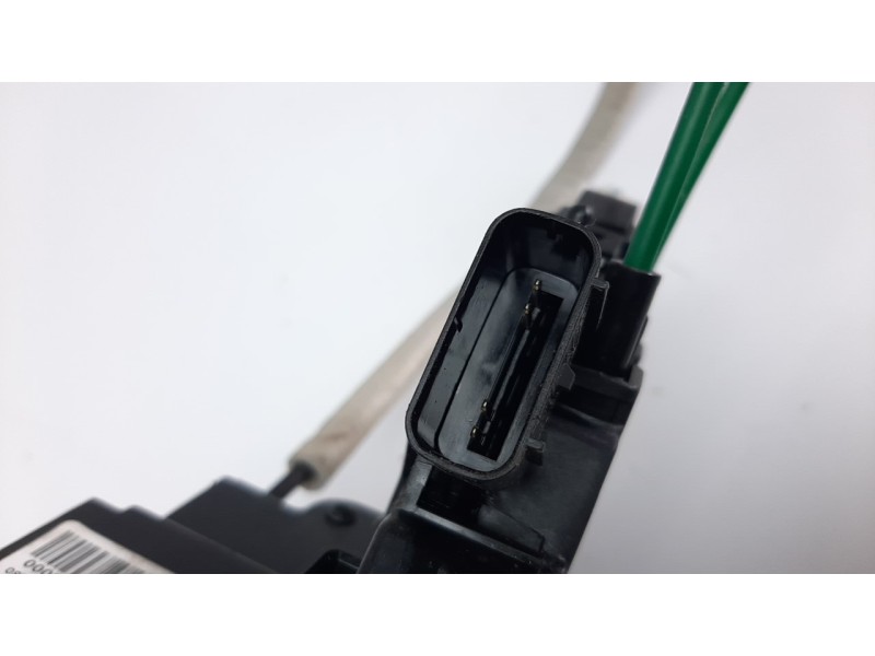 Recambio de cerradura puerta delantera derecha para ssangyong tivoli 1.6 turbodiesel cat referencia OEM IAM 7122035000  