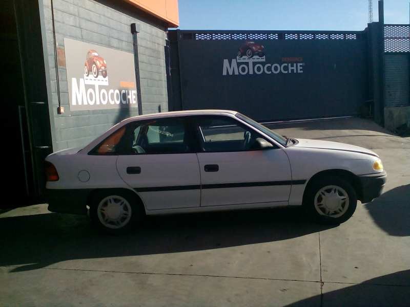 opel astra f berlina del año 1992