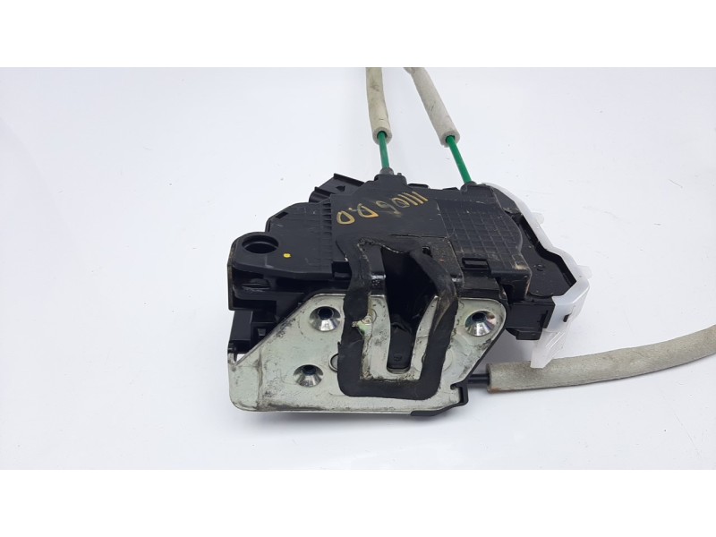 Recambio de cerradura puerta delantera derecha para ssangyong tivoli 1.6 turbodiesel cat referencia OEM IAM 7122035000  