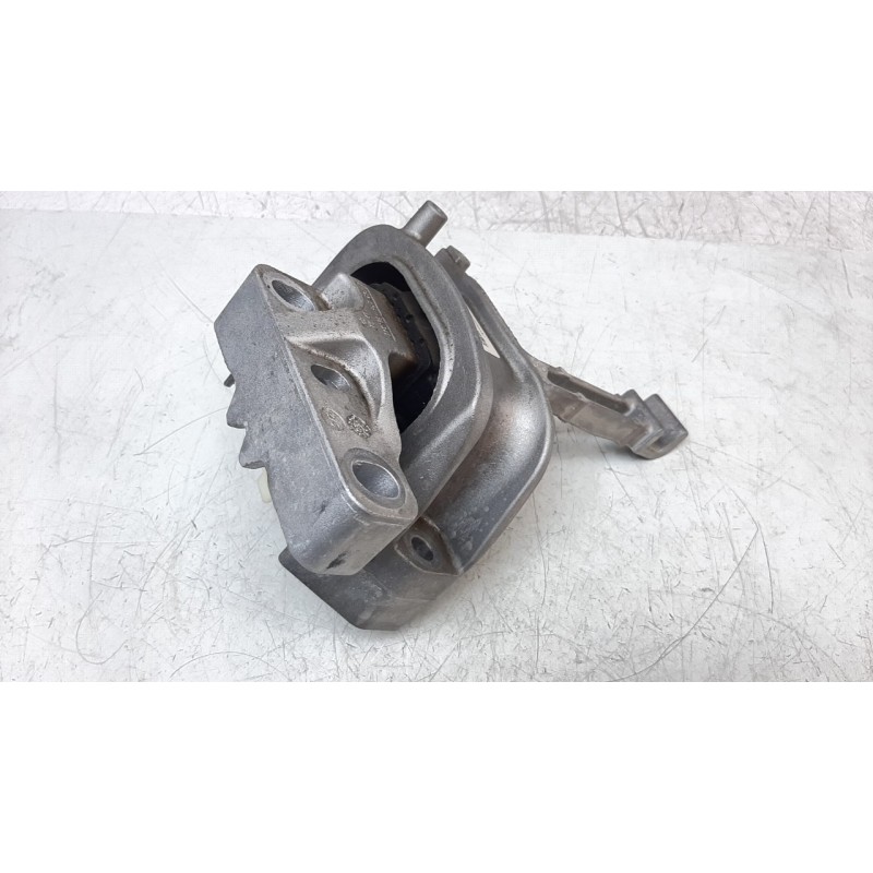 Recambio de soporte motor derecho para volkswagen t-cross 1.0 tsi referencia OEM IAM 2Q0199262BK  