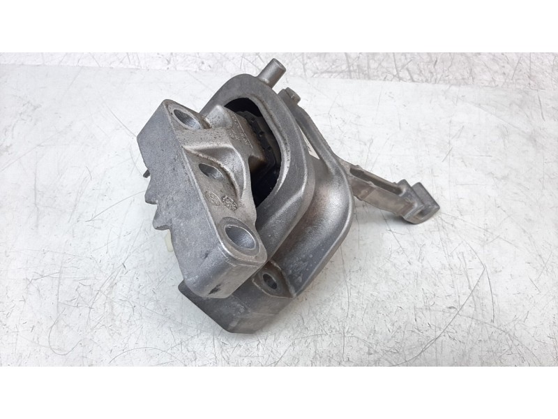 Recambio de soporte motor derecho para volkswagen t-cross 1.0 tsi referencia OEM IAM 2Q0199262BK  