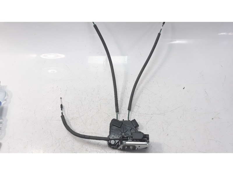 Recambio de cerradura puerta trasera derecha para ssangyong tivoli 1.6 turbodiesel cat referencia OEM IAM 7132035000  