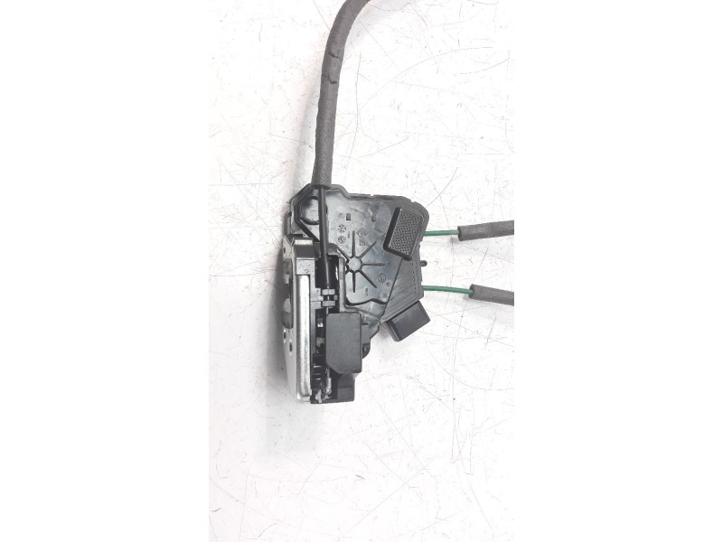 Recambio de cerradura puerta trasera derecha para ssangyong tivoli 1.6 turbodiesel cat referencia OEM IAM 7132035000  