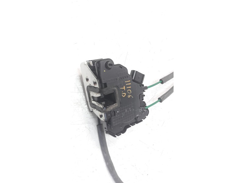 Recambio de cerradura puerta trasera derecha para ssangyong tivoli 1.6 turbodiesel cat referencia OEM IAM 7132035000  