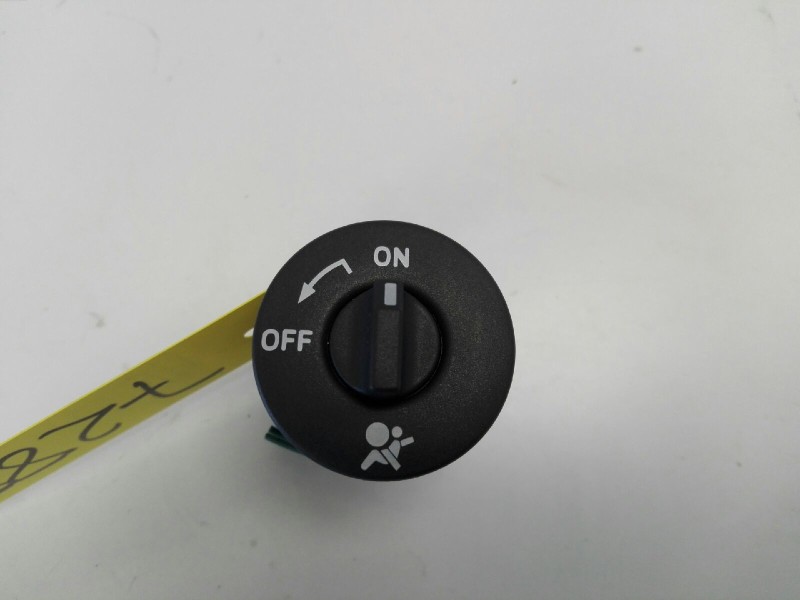 Recambio de interruptor para renault megane iii berlina 5 p dynamique referencia OEM IAM   