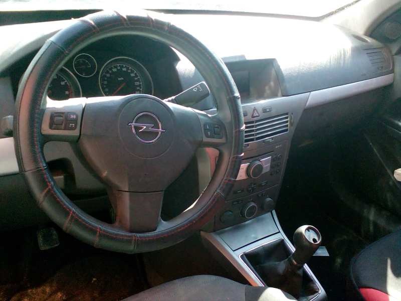 opel astra h berlina del año 2004
