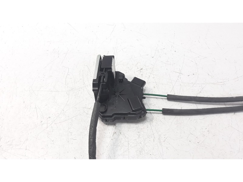 Recambio de cerradura puerta trasera izquierda para ssangyong tivoli 1.6 turbodiesel cat referencia OEM IAM 7131035001  