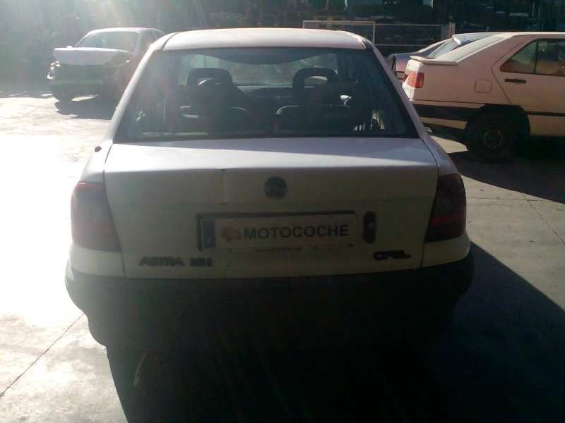 opel astra f berlina del año 1992