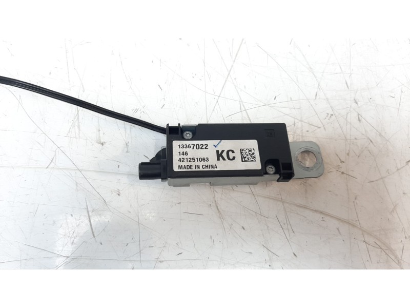 Recambio de antena para opel astra j gtc 1.6 cdti dpf referencia OEM IAM 13367022  