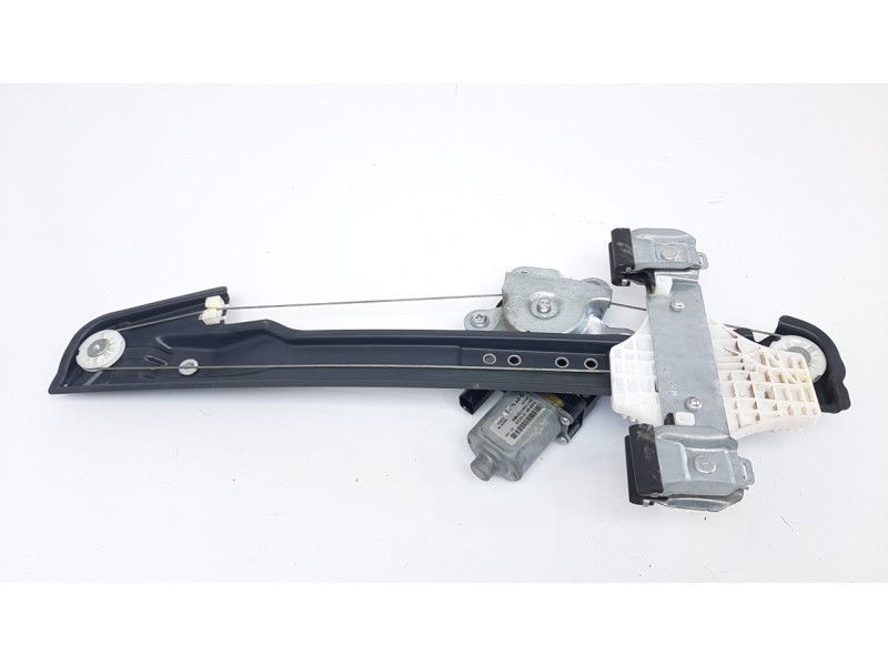 Recambio de elevalunas trasero derecho para ssangyong tivoli 1.6 turbodiesel cat referencia OEM IAM 7332135000  