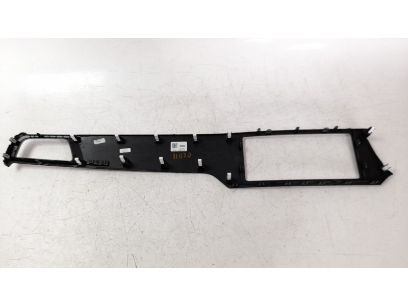 Recambio de moldura para kia niro referencia OEM IAM 84740G5BB0FHG  