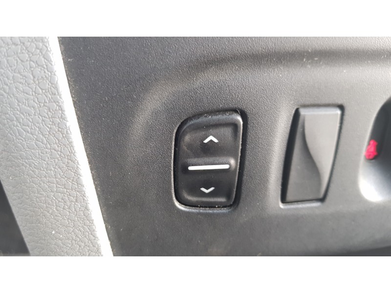 Recambio de mando elevalunas delantero izquierdo para dacia sandero 1.2 16v cat referencia OEM IAM 254110431R  