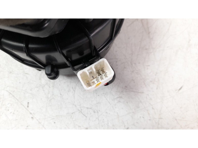 Recambio de ventilador calefaccion para kia niro referencia OEM IAM 2104300317  