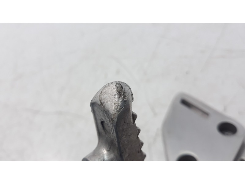 Recambio de estribo para honda cb 650r referencia OEM IAM 50600MKND50  