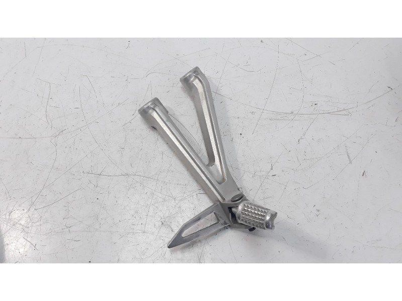 Recambio de estribo para honda cb 650r referencia OEM IAM 50750MKND50  