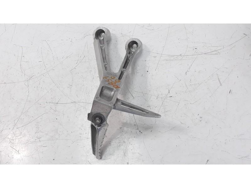 Recambio de estribo para honda cb 650r referencia OEM IAM 50750MKND50  