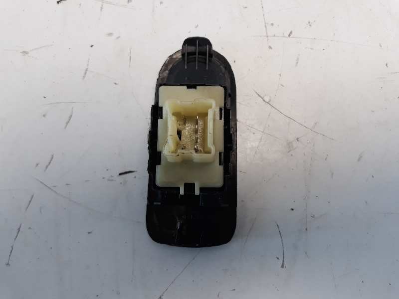 Recambio de mando elevalunas trasero izquierdo para dacia duster 1.5 dci diesel fap cat referencia OEM IAM   