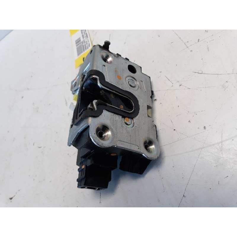 Recambio de cerradura puerta trasera derecha para dacia duster 1.5 dci diesel fap cat referencia OEM IAM 825029556R  