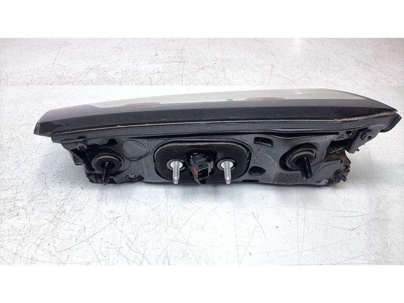 Recambio de piloto trasero izquierdo interior para peugeot 2008 (p1) active referencia OEM IAM 9825957580  